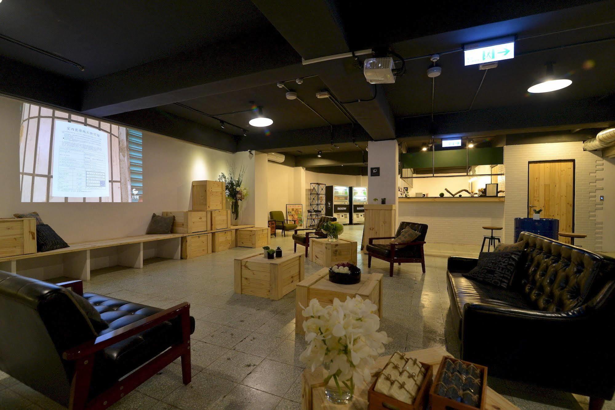 Meeting Mates Hostel Taipei Exterior photo